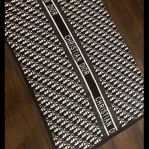 Meet your Posher, Sierra